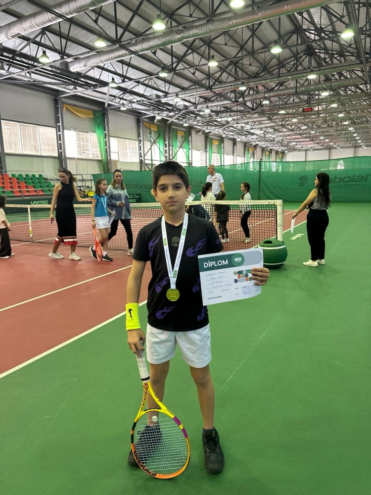 Kaspi Liseyinin şagirdi Tennis üzrə Azərbaycan birinciliyinin qalibi oldu
