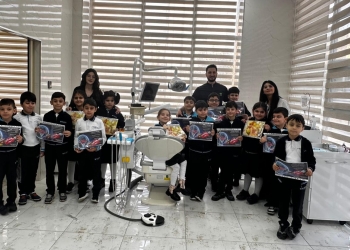 Liseyin 2-ci sinif şagirdləri diş klinikasında ekskursiyada