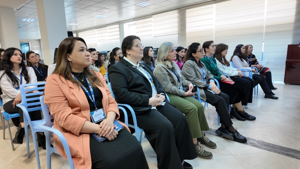 Kaspi Ağ Şəhər Liseyində “Layihə əsaslı öyrənmə” təlimi  