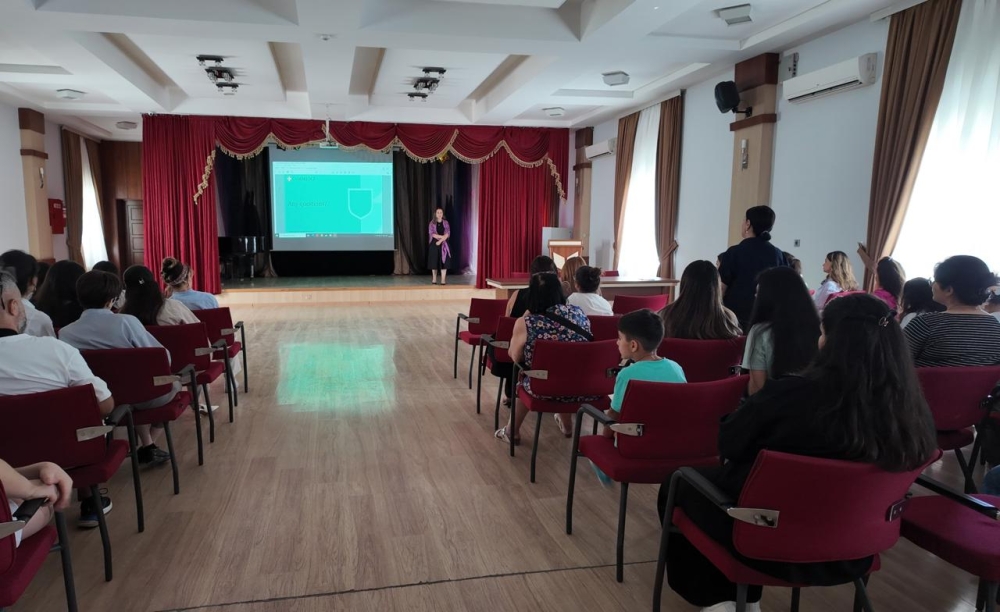 Cambridge bölməsində ilk valideyn iclası