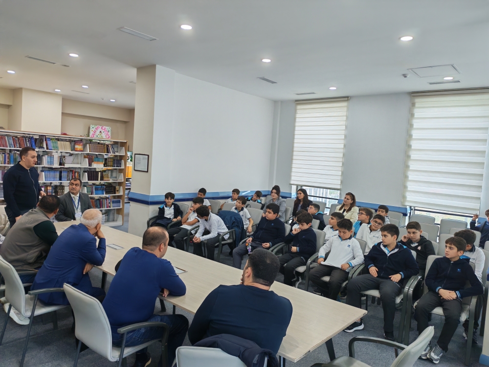 6-cı sinifdə oxuyan oğlanların ataları ilə diskussiya keçirilib