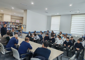 6-cı sinifdə oxuyan oğlanların ataları ilə diskussiya keçirilib