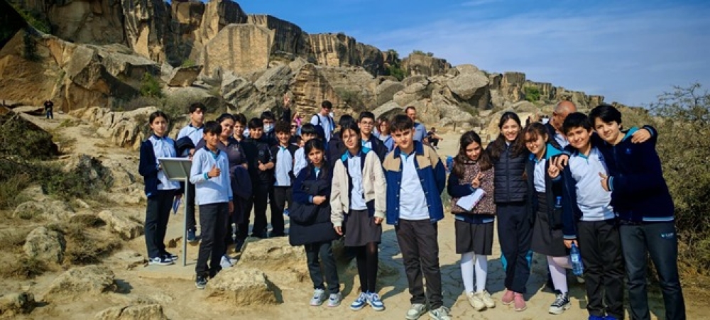 6-cı siniflərin Qobustan səyahəti