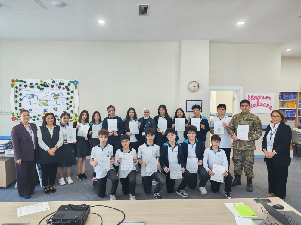 Cambridge beynəlxalq sertifikatları ilə təltifolunma mərasimi keçirilib