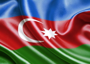 Zirvələrdə dalğalan, üçrəngli ...