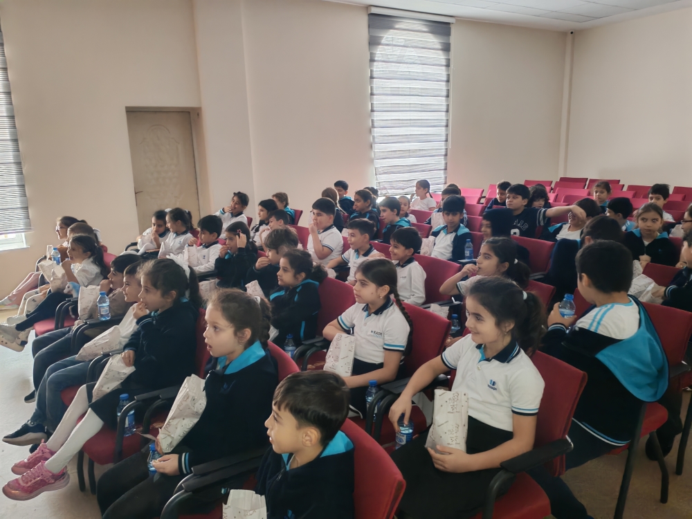 Kiçik yaşlı şagirdlər üçün Kino Günü