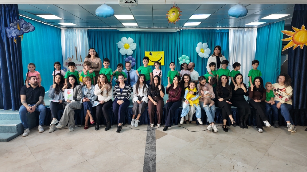 “Happy” mahnısı uşaqların ifası ilə