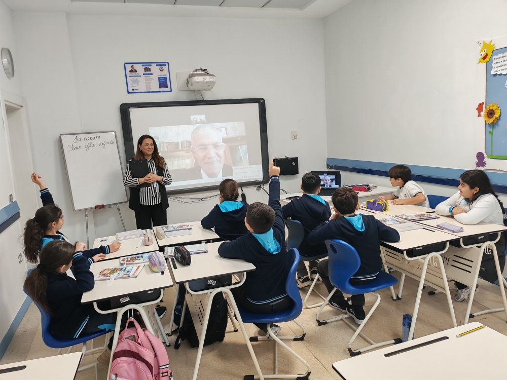 Müəlliflə onlayn görüş keçirilib