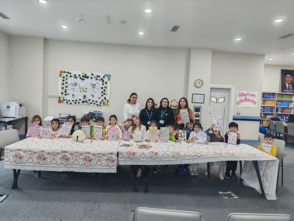 Liseyin  Cambridge bölməsinin məktəbəqədərləri ilə nağıl saatı təşkil olunub