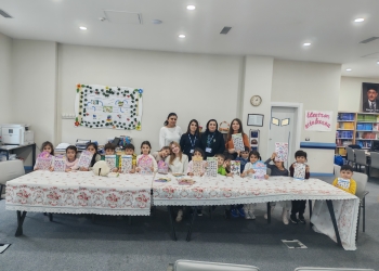 Liseyin  Cambridge bölməsinin məktəbəqədərləri ilə nağıl saatı təşkil olunub