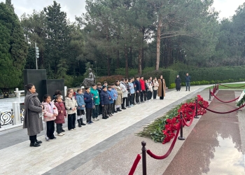 Kaspi Bakıxanov Liseyinin koll...