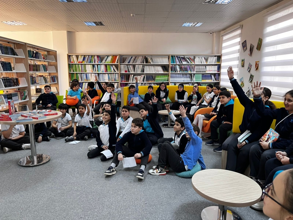 Liseydə kitab təqdimatı keçirilib