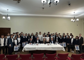 Həm maarifləndirici, həm də mo...