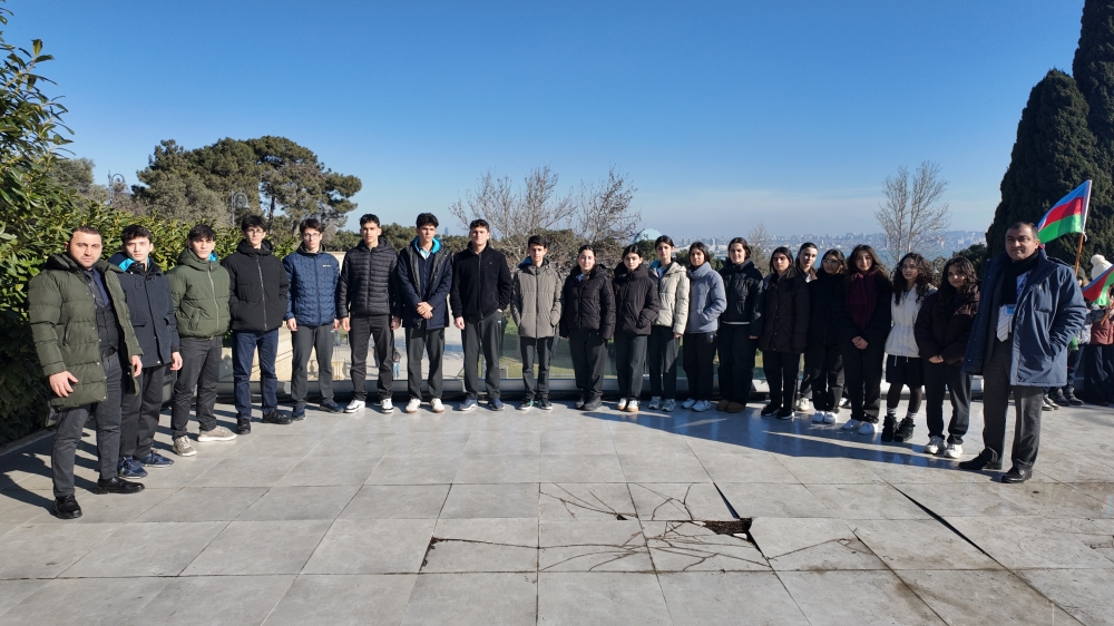 Kaspi Liseyinin şagird və müəllimləri  Şəhidlər Xiyabanını ziyarət edib