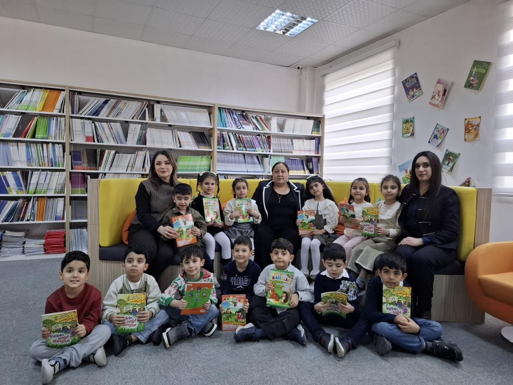 Məktəbəqədər qrupun yazıçı ilə görüşü